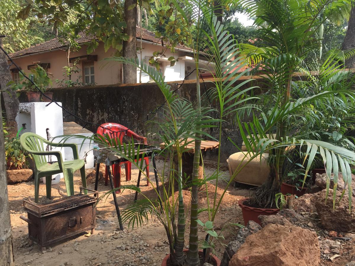 The Old House Homestay *